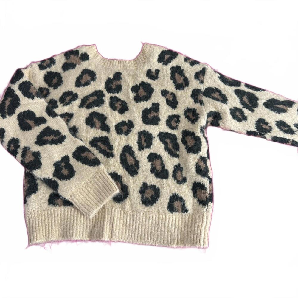 {SOLD} Victoria's Secret PINK Reversible V-Neck Leopard Print Sweater Size Small - Picture 3 of 5